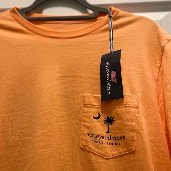 NWT Vineyard Vines South Carolina Beach Signs
Short Sleeve T-Shirt - Picture 5 of 11